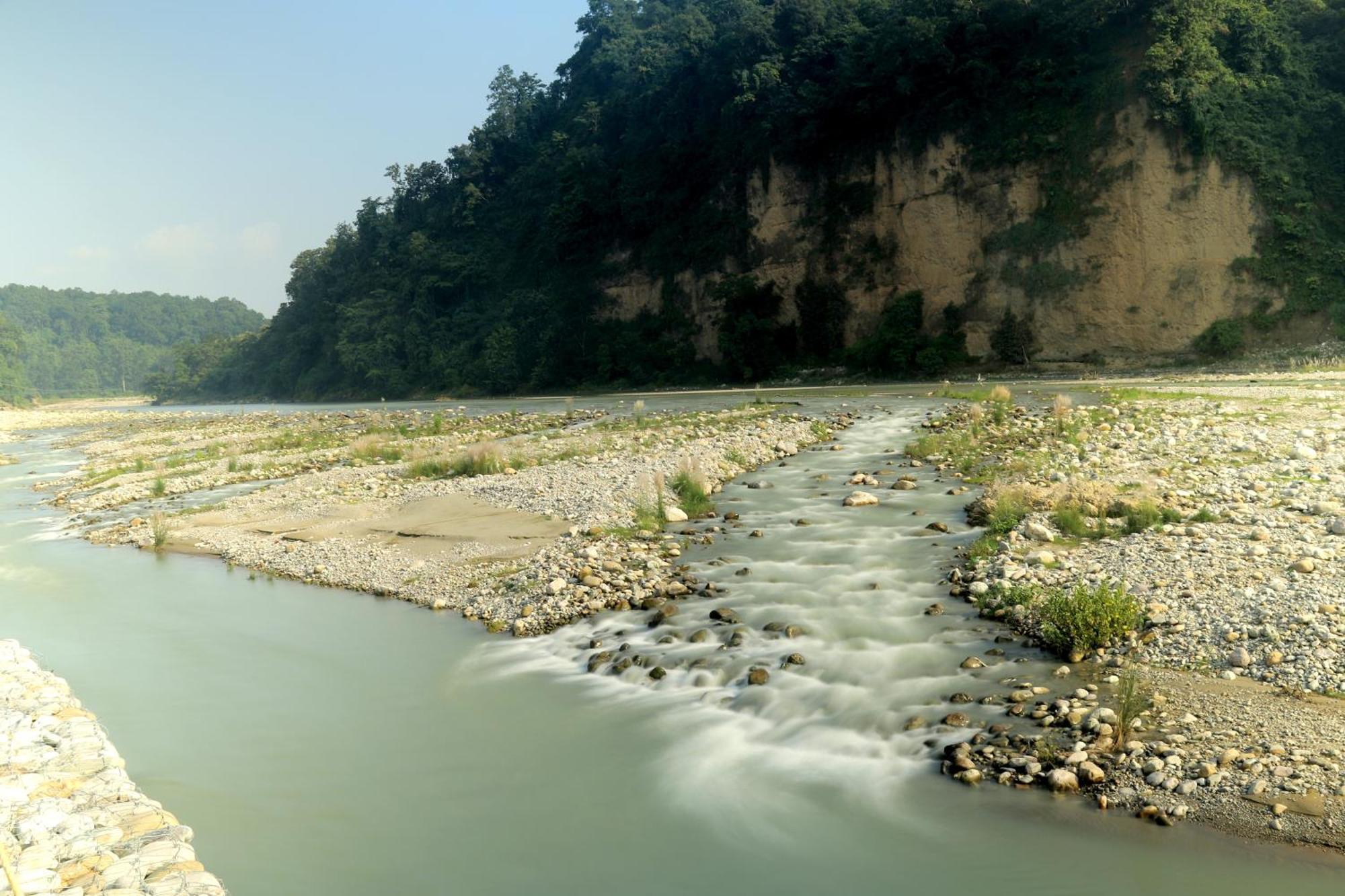 Riverside By Aahma Garjia Luaran gambar